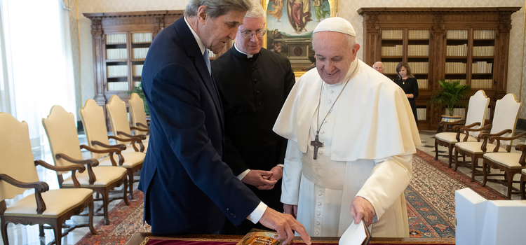 Pope Francis and John Kerry meet to discuss climate change